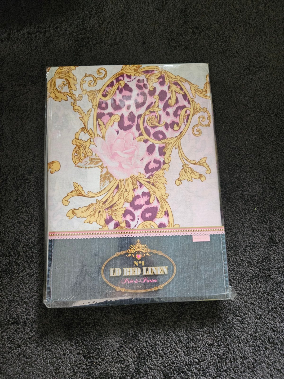 LD Bed Linen Haute, Verzenden