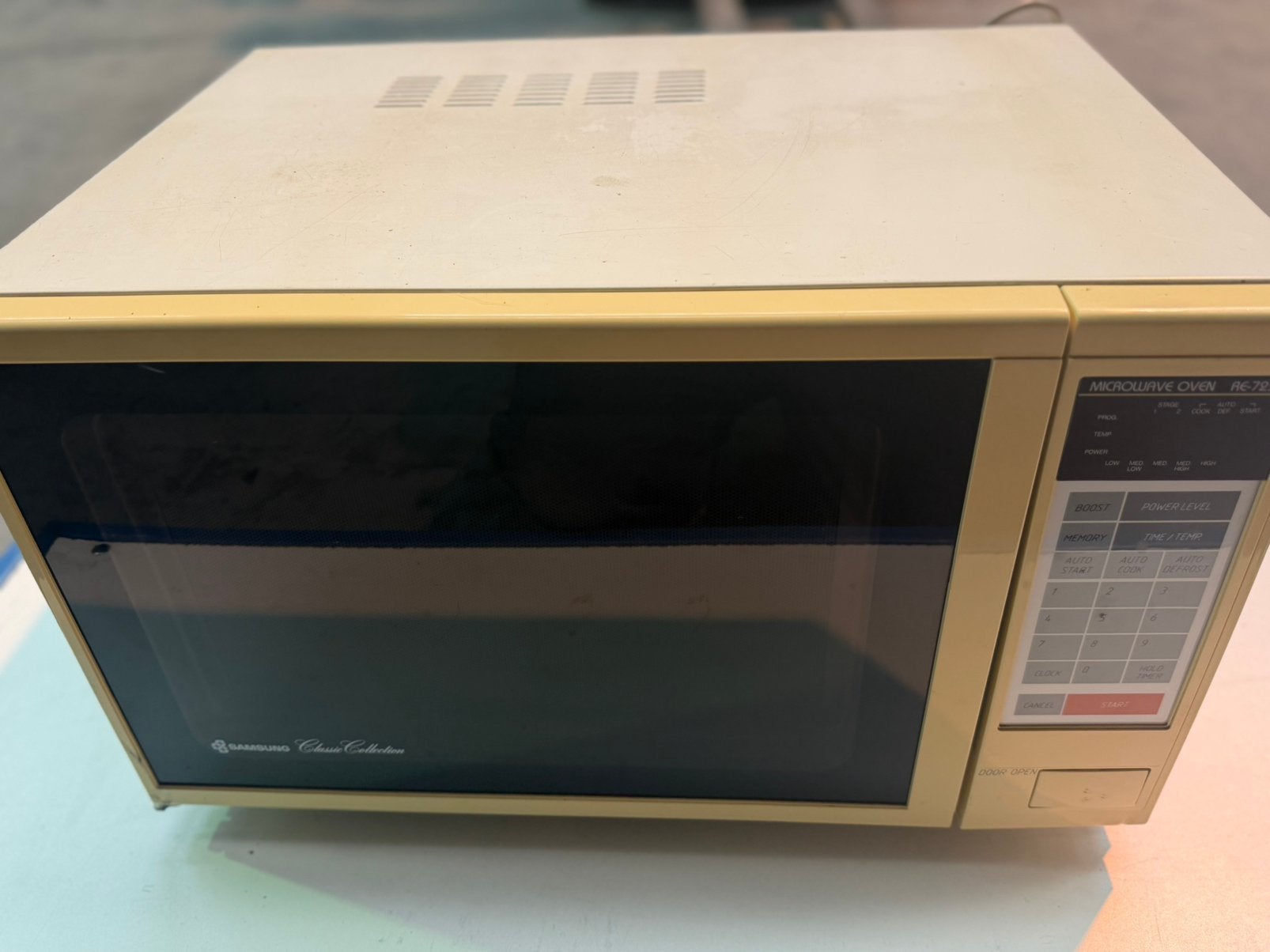 FOUR À MICRO-ONDES SAMSUNG CLASSIC RE-725TC, Enlèvement, Comme neuf, Micro-ondes