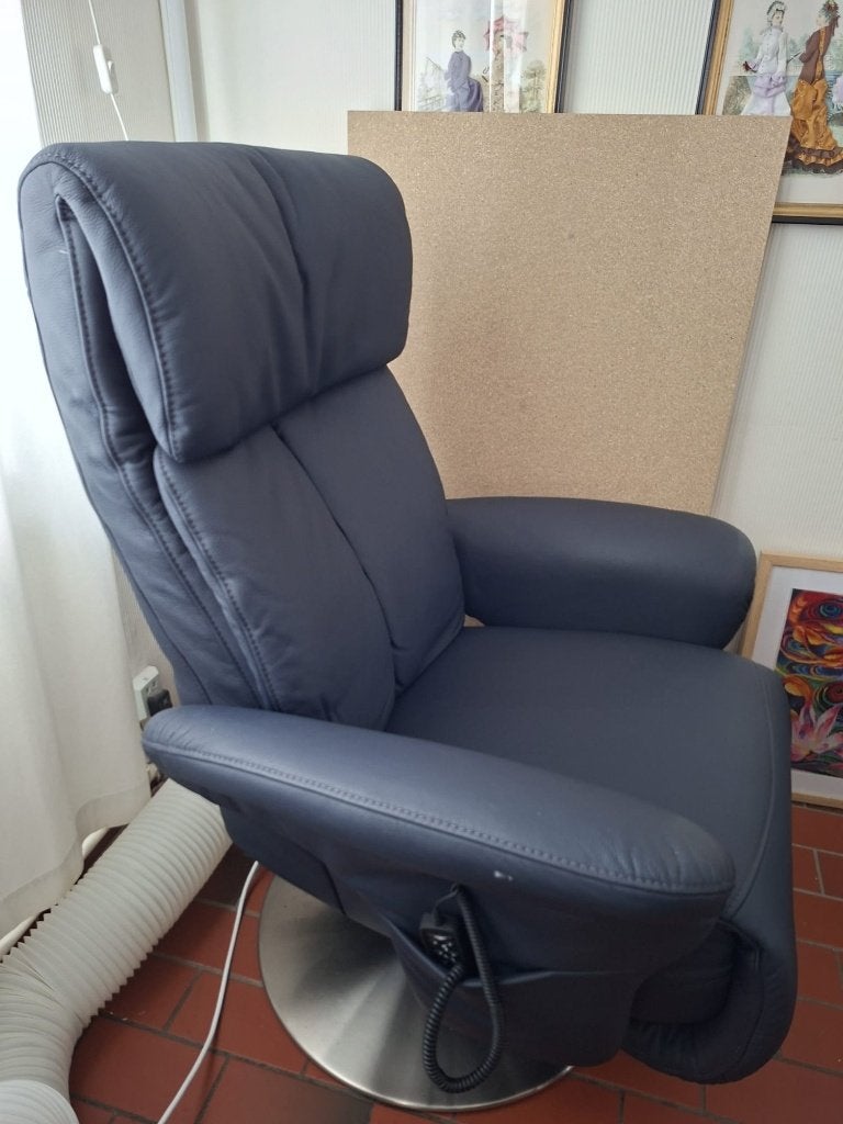 Electrische sta-op zetel, Huis en Inrichting, Fauteuils, Ophalen, Nieuw, Leer, 50 tot 75 cm