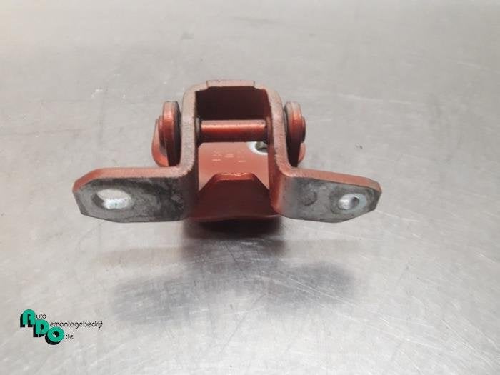 Charnière porte avant gauche d'un Suzuki SX-4 (SX-4 06-), -, 3 mois de garantie, Utilisé, -