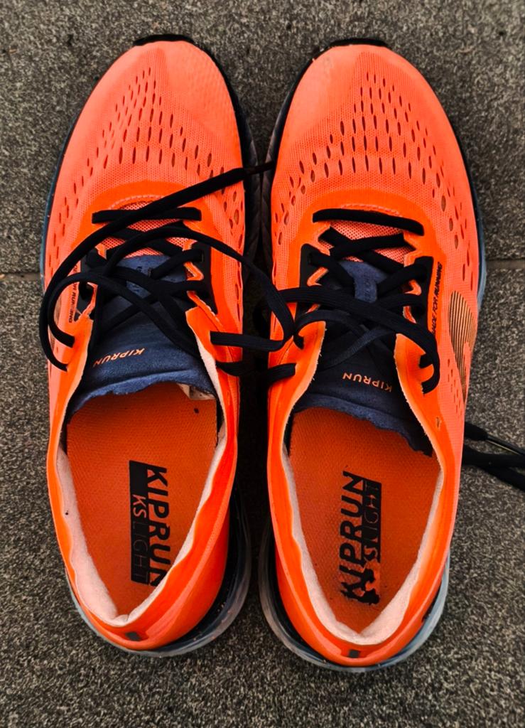 Oranje loopschoenen, Ophalen