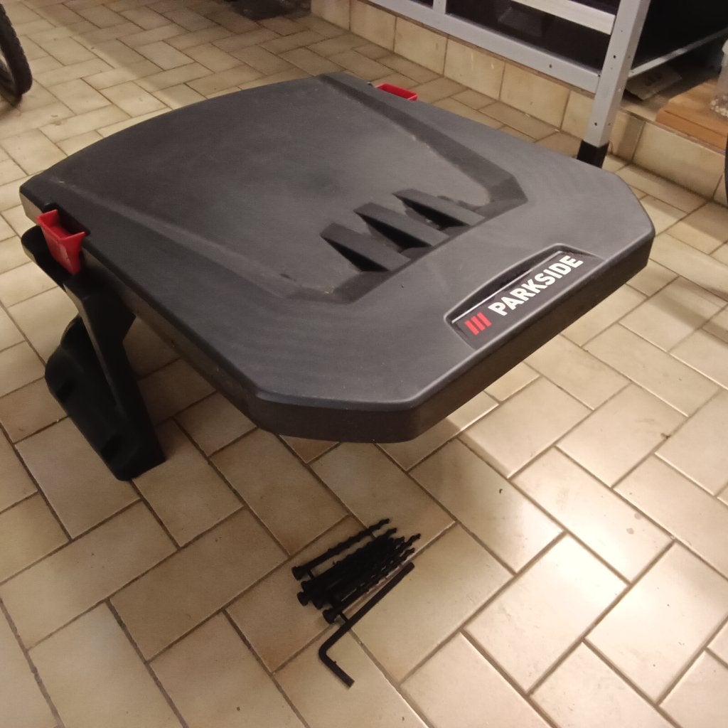 Garage robotmaaier,  40 €, Ophalen, Zo goed als nieuw