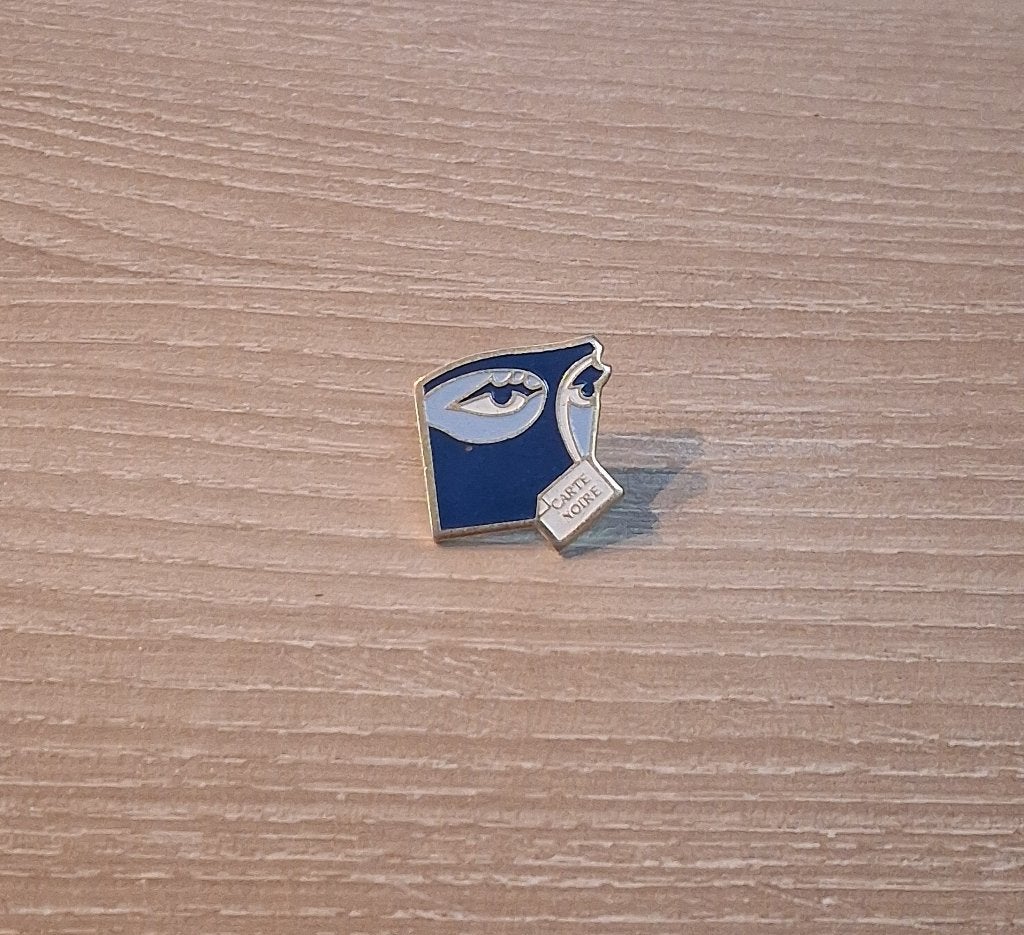 PIN - CARTE NOIRE - KOFFIE - CAFÉ - COFFEE, Verzamelen, Speldjes, Pins en Buttons, Verzenden, Gebruikt, Merk, Speldje of Pin