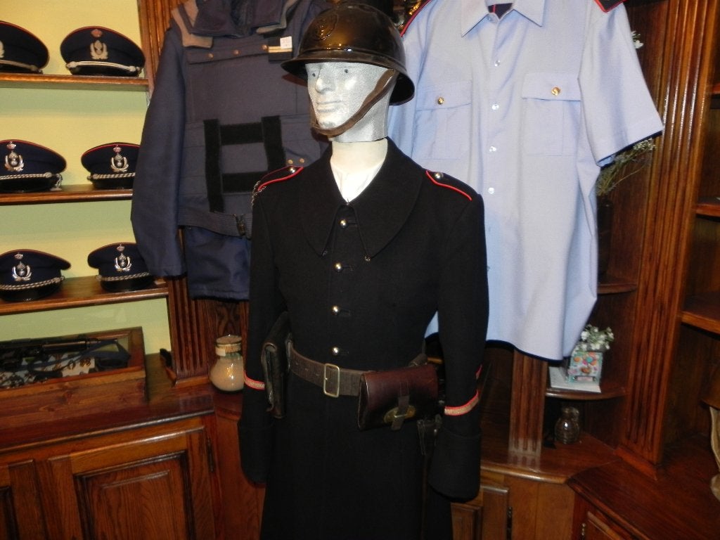 gendarmerie 1940 complet LE BUSTE VA AVEC, Collections, Objets militaires | Général, Enlèvement, Gendarmerie, Casque ou Béret