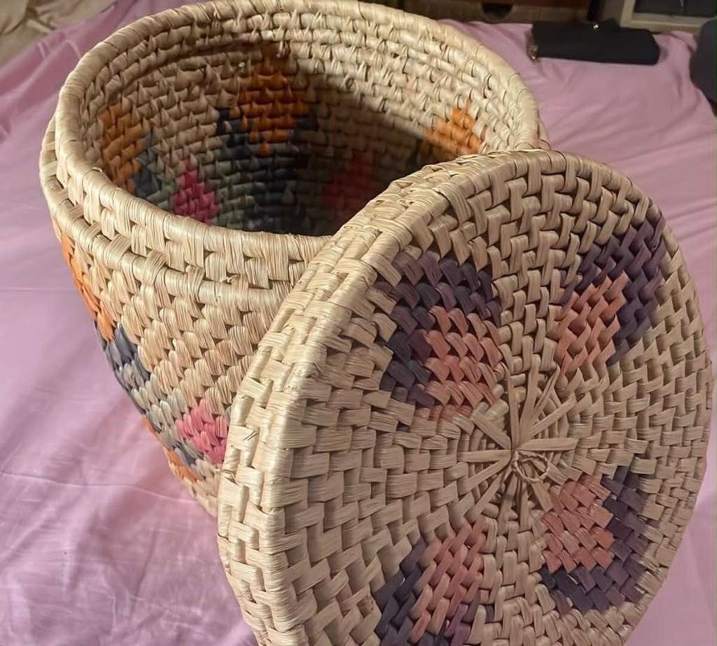 vintage geweven rieten mand met deksel, Ophalen of Verzenden, Mand, Met deksel