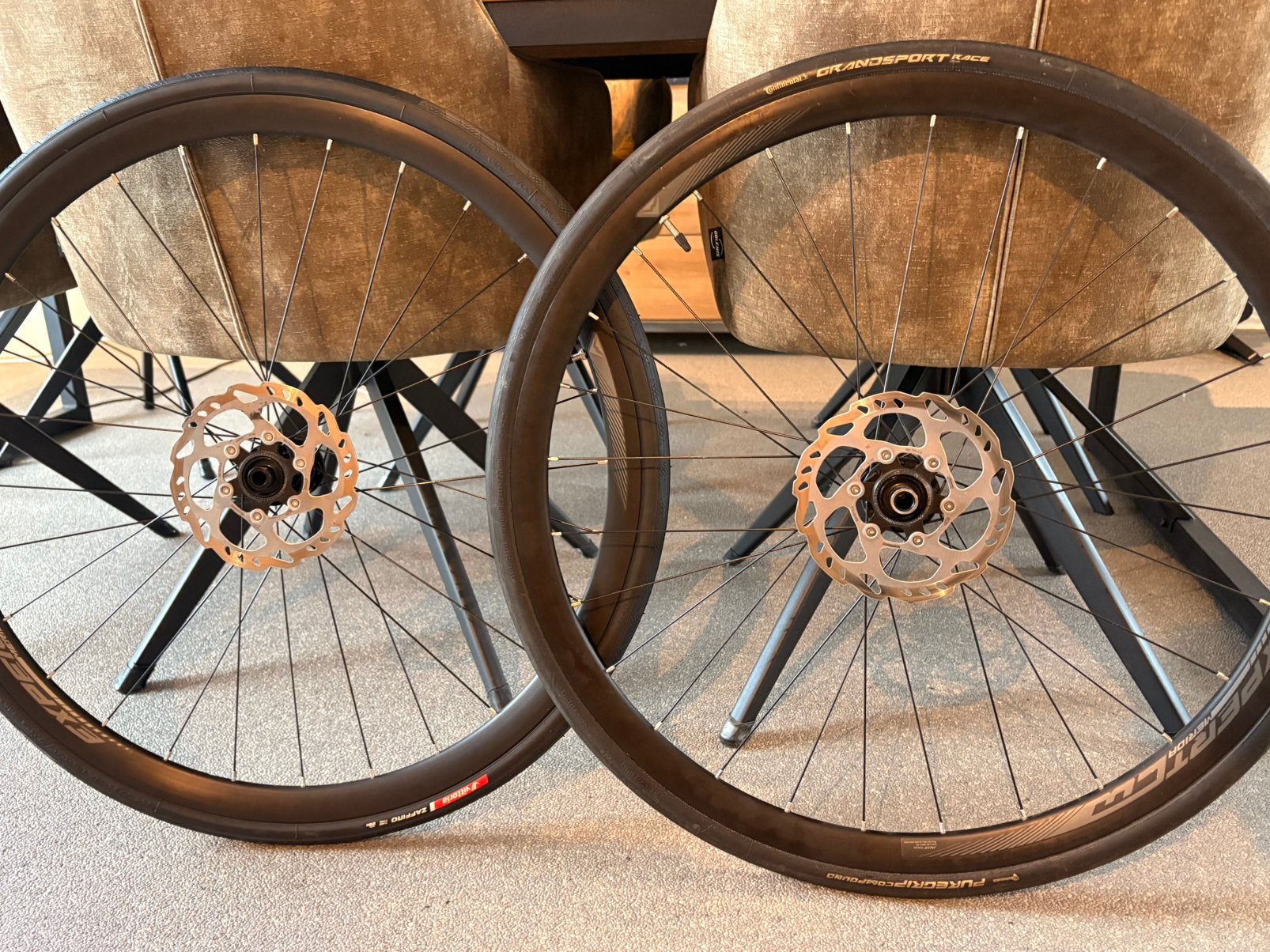 Merida Expert koerswielen 30mm HG Shimano disc New, Zo goed als nieuw, Aluminium, Racefiets, Ophalen