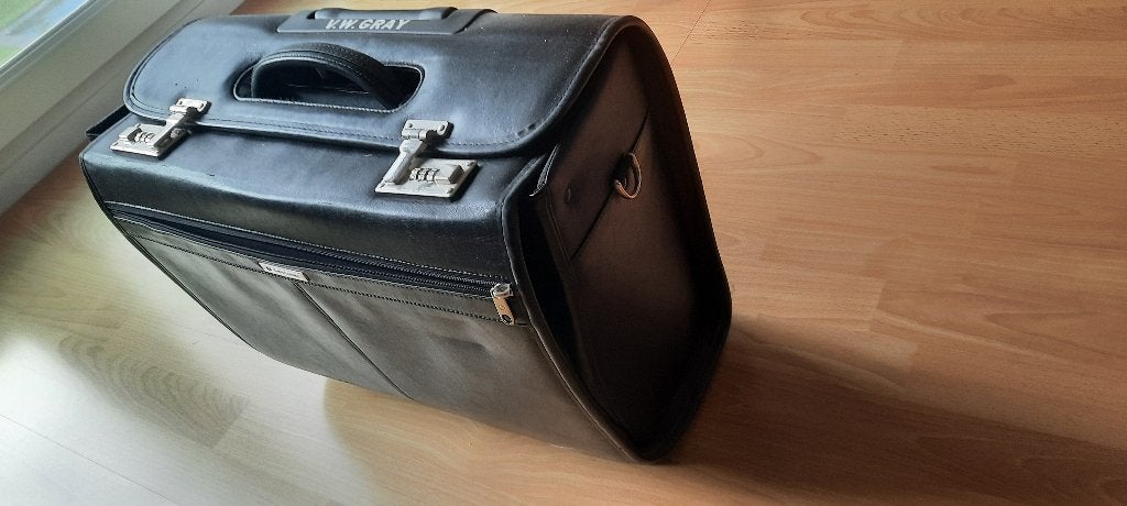 PILOTE CASE, Moins de 35 cm, Enlèvement, 40 à 60 cm, 20 à 30 cm