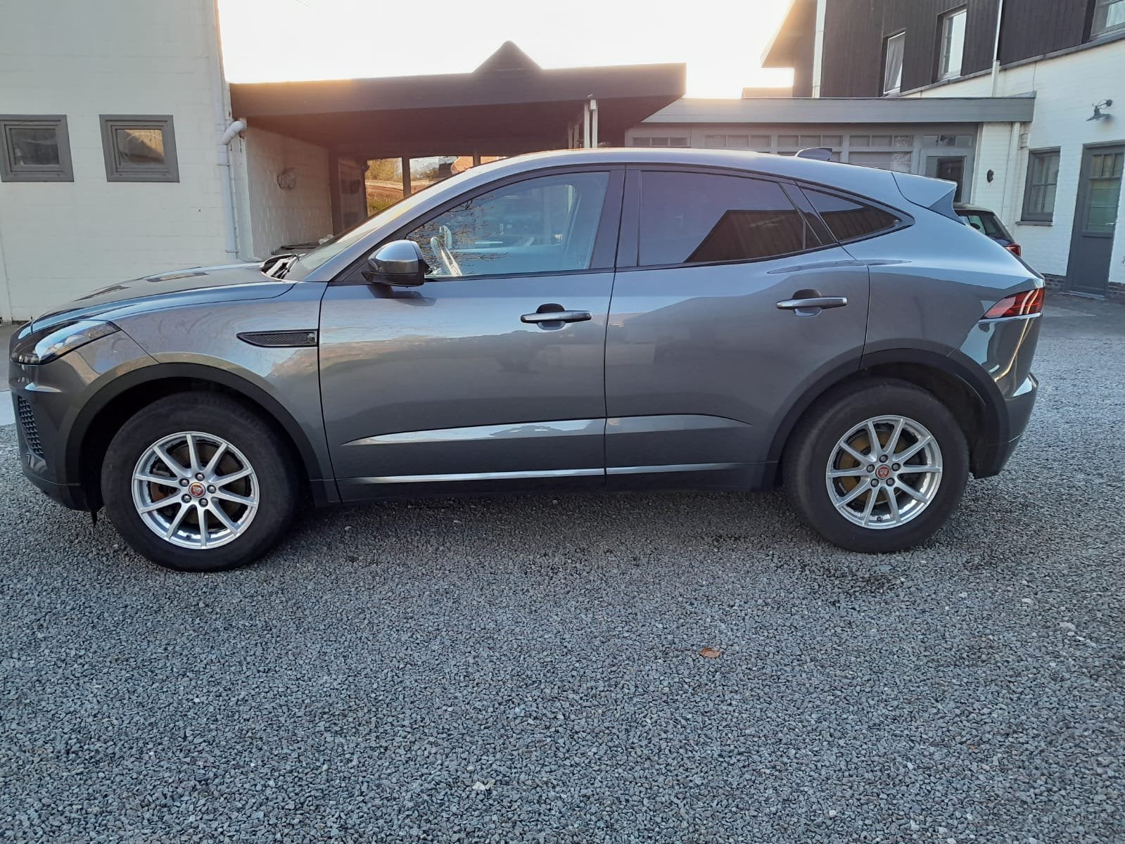 Jaguar E-Pace 2.0 AWD R-Dynamic, Auto's, Jaguar, Euro 6, Leder, Particulier, Dealer onderhouden