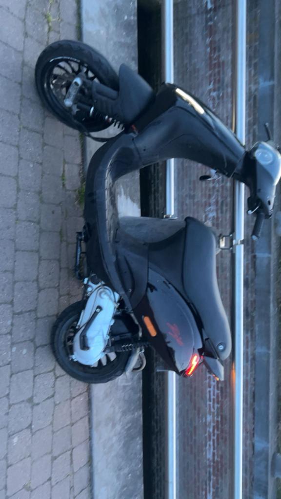 Zip a klasse 70 cc, Fietsen en Brommers, Ophalen, Zo goed als nieuw, Zip