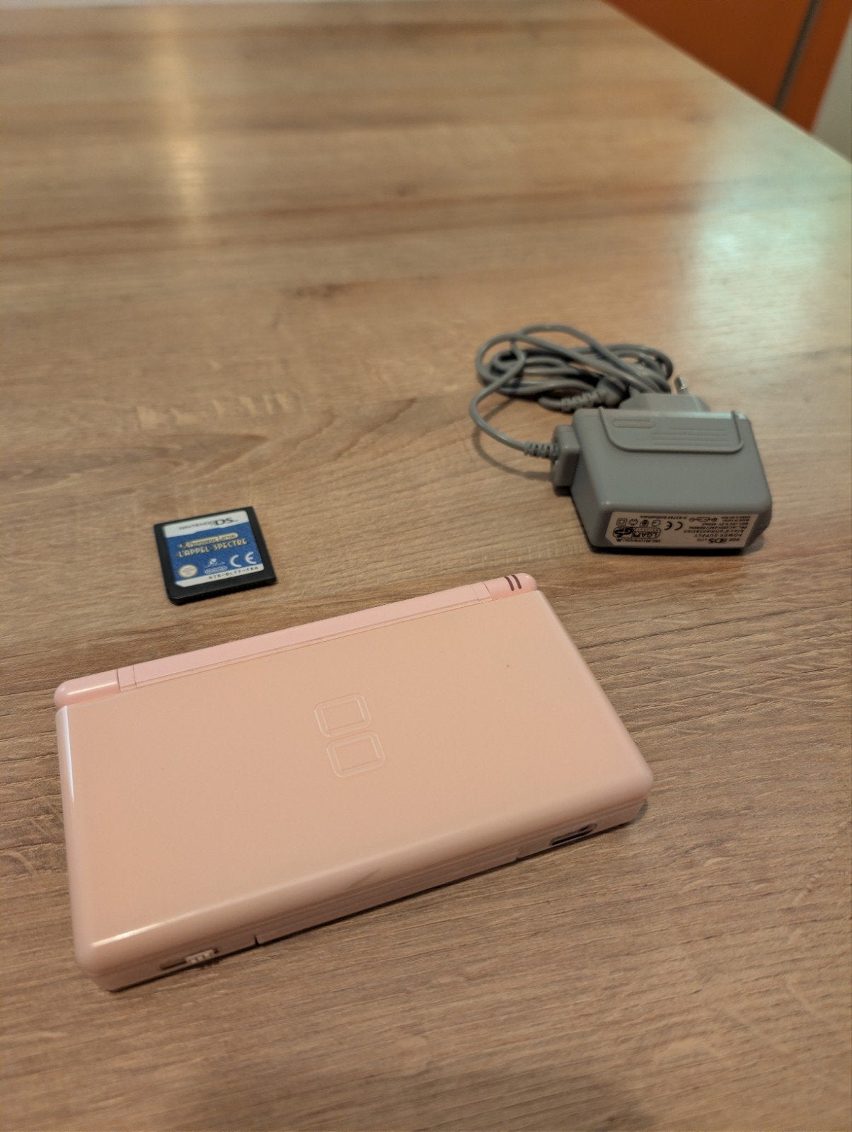 Nintendo DS Lite Rose + Professeur Layton, Games en Spelcomputers, Ophalen of Verzenden, Roze, DS Lite, Gebruikt