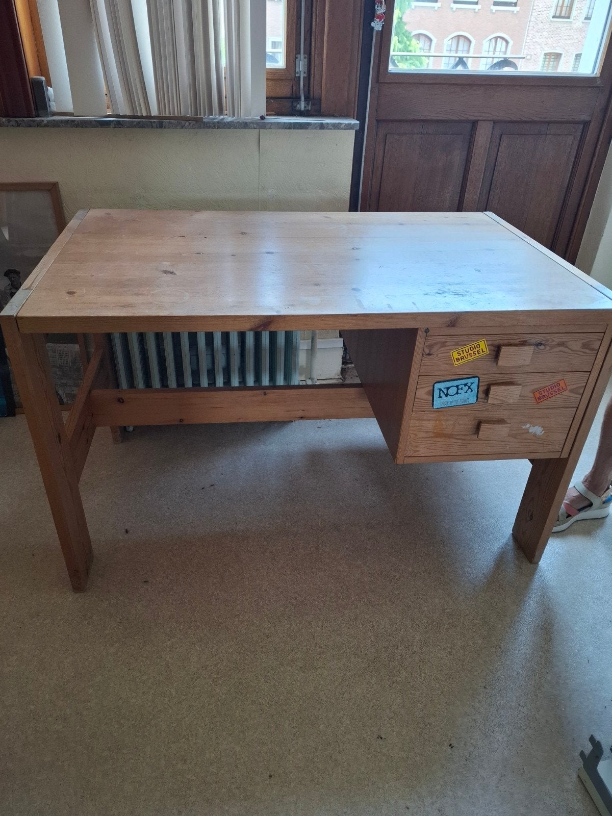 Vintage grenen bureau met 3 lades, Vintage, Ophalen
