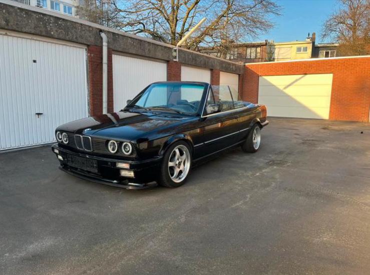 BMW E30 320i Cabrio Beaucoup renouvelée - 179 000 km - Noir, Autos, Cabriolet, Boîte manuelle, Noir, 95 kW