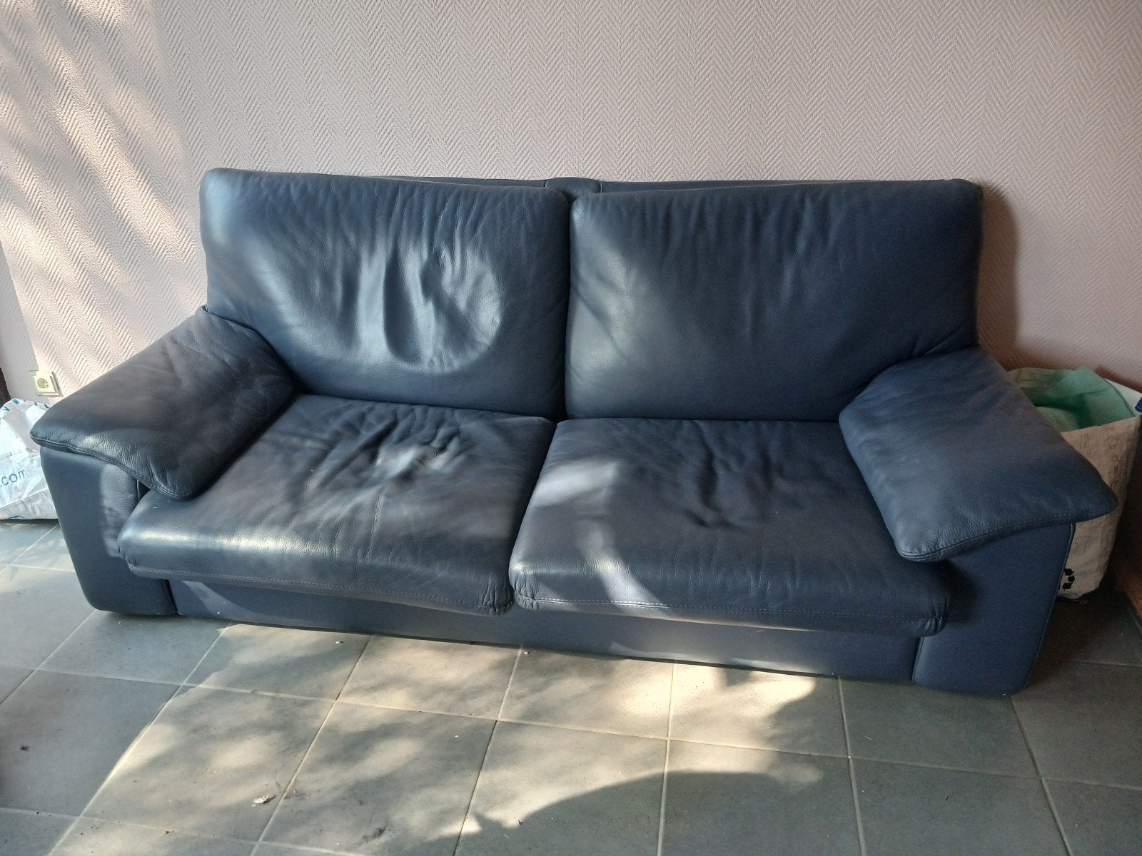 settled te koop. 6 maanden oud, Ophalen, Leer, Rechte bank, Modern