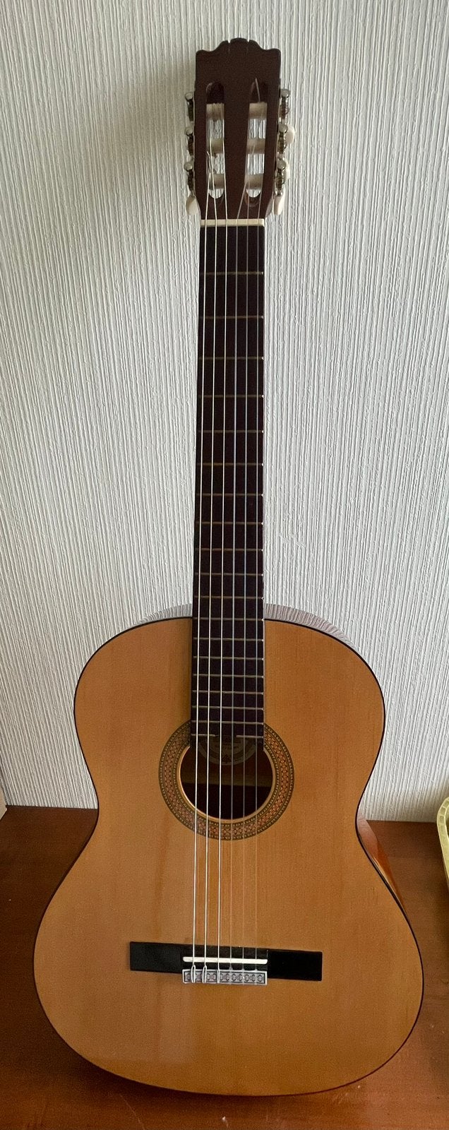 Guitare classique 4/4. Corde neuve. Avec housse., Musique & Instruments, Instruments à corde | Guitares | Acoustiques, Enlèvement