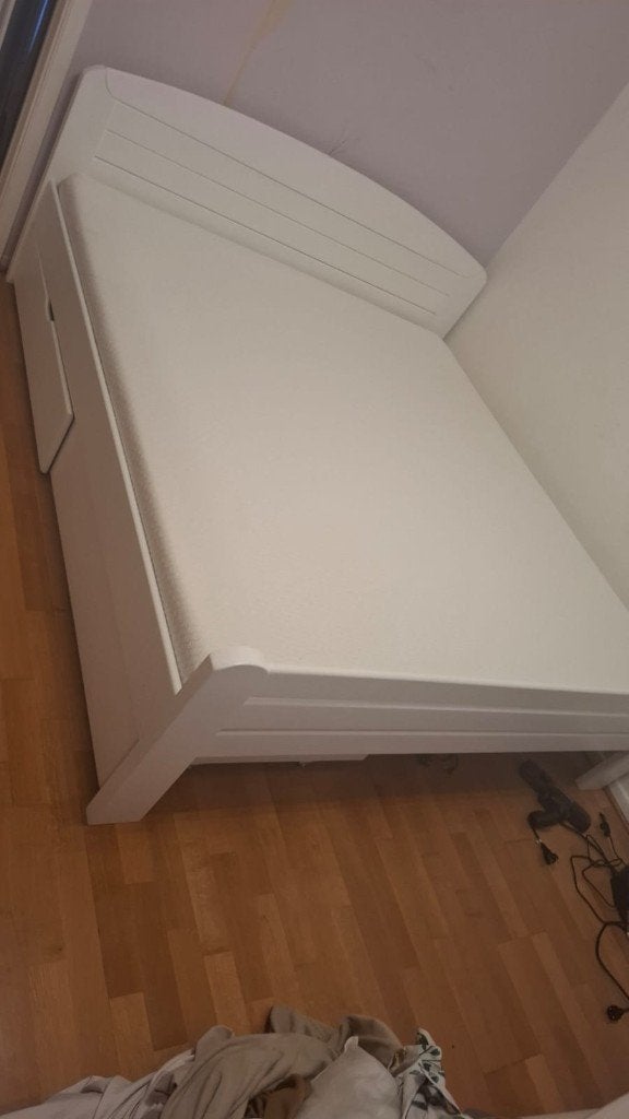 Lit 180x200 cm en très bon état, blanc, en hêtre., Maison & Meubles, Comme neuf, Enlèvement, 180 cm, 200 cm