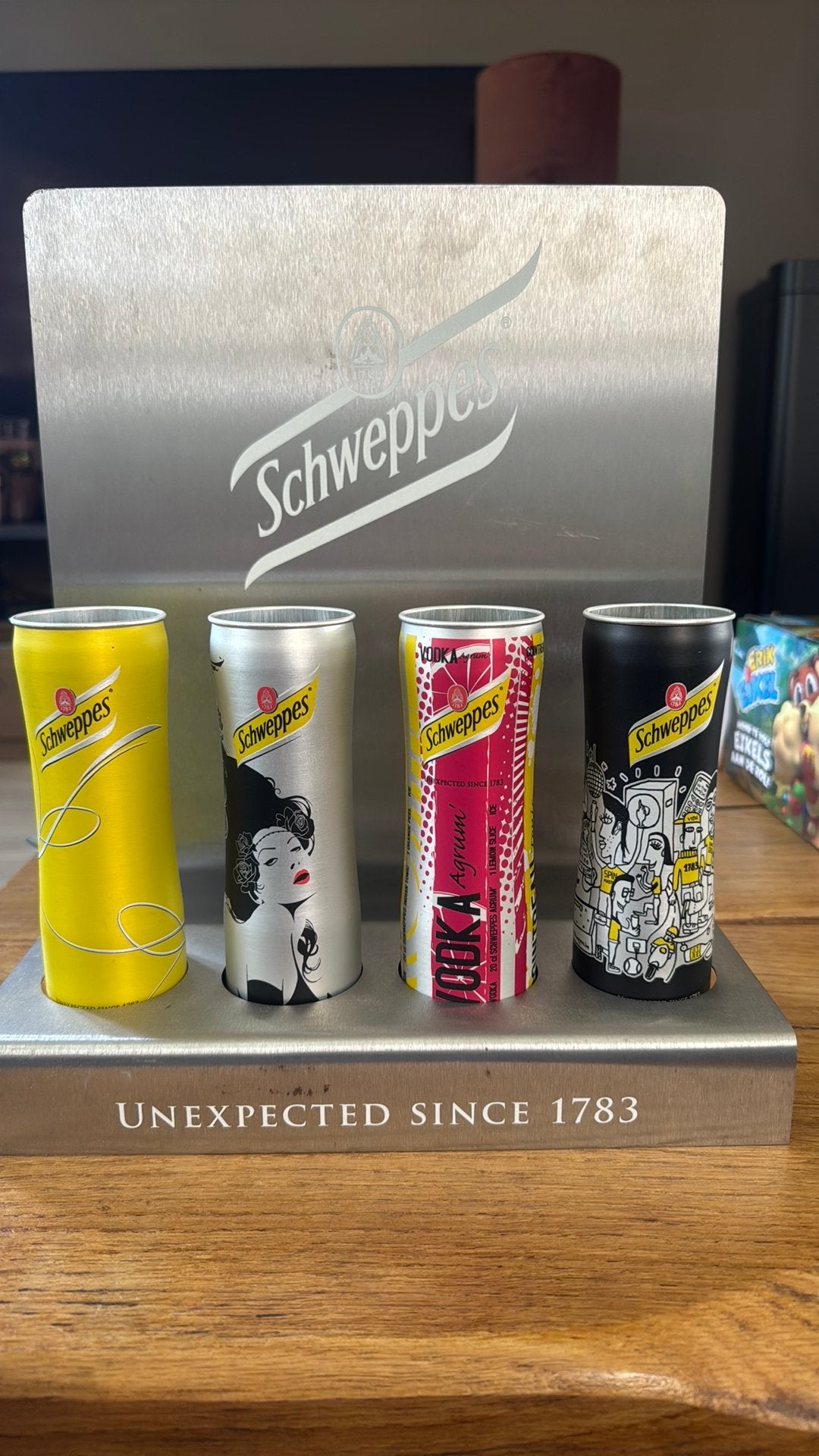 Unieke Schweppes Pop-ArtDisplay met 4 Limited Edition Bekers, Ophalen, Zo goed als nieuw