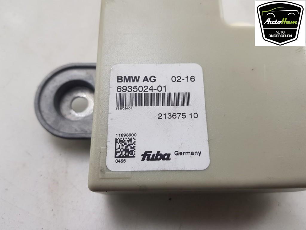 ANTENNE VERSTERKER BMW Z4 Roadster (E89) (01-2009/08-2016), Gebruikt, BMW, Petuelring 130
80809  München, DE, Bayerische Motoren Werke AG
