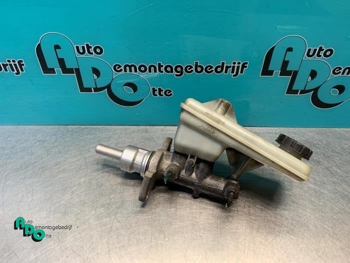 Cylindre de frein principal d'un Opel Vivaro (Vivaro 01-), -, Opel, 3 mois de garantie, Utilisé