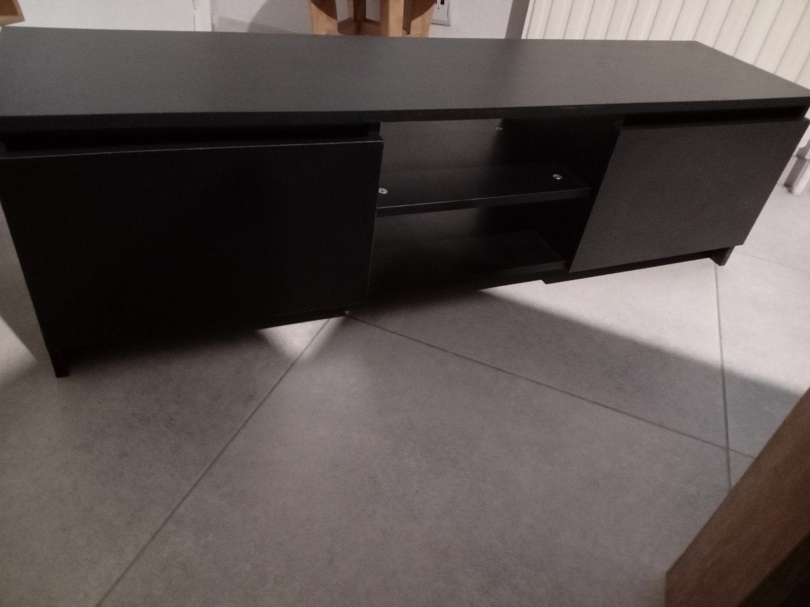 Tv kast, Ophalen