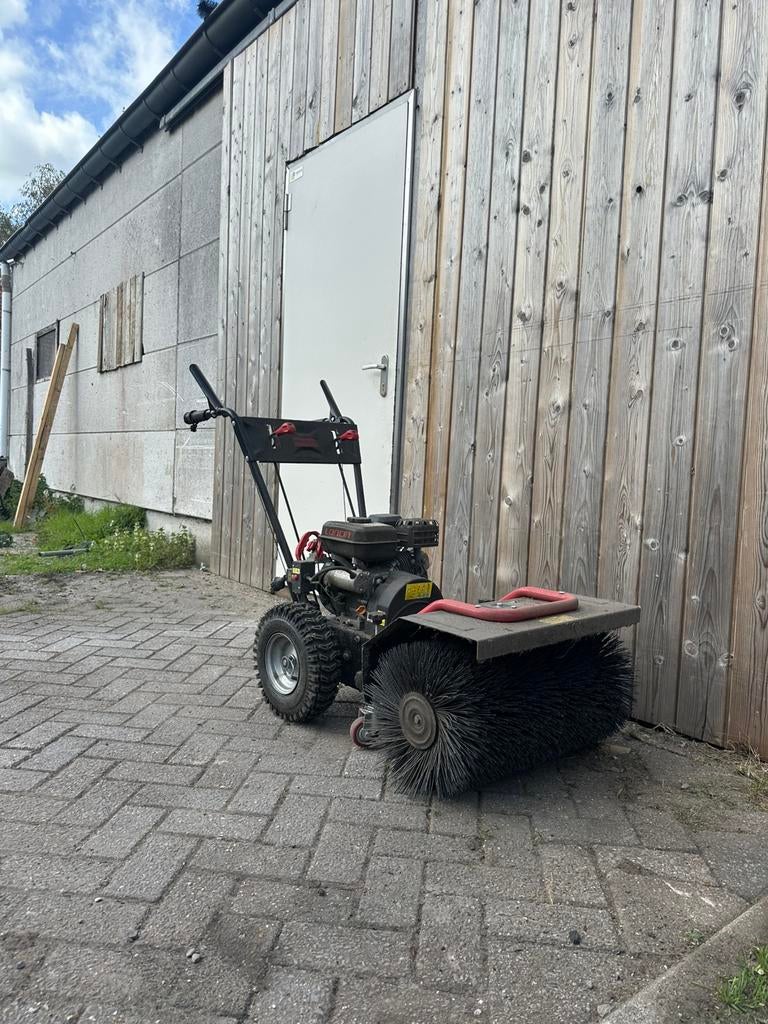 Veegborstel machine benzine, Tuin en Terras, Ophalen, Zo goed als nieuw