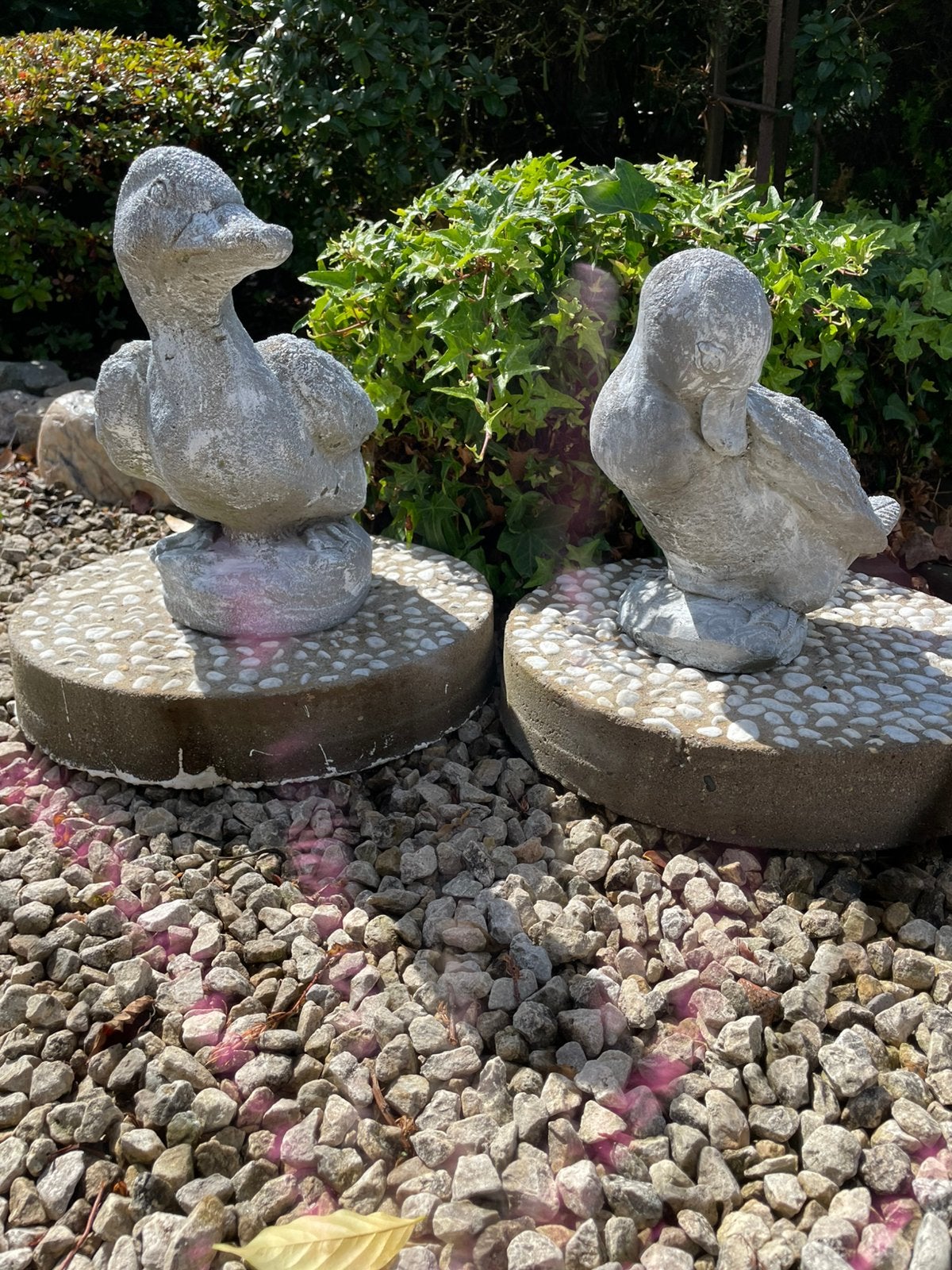 Koppel eenden 30 cm hoog met sokkel, Tuin en Terras, Tuinbeelden, Ophalen, Zo goed als nieuw