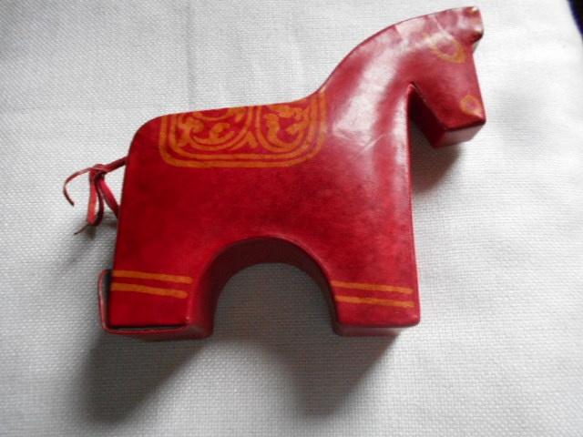 cheval en cuir, plastique, médaille, etc., Enlèvement ou Envoi, Comme neuf, Cheval, Statue ou Figurine