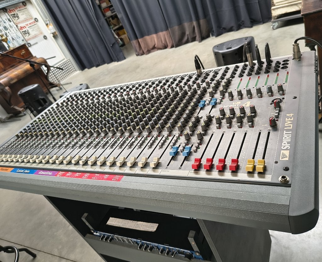Soundcraft Spirit Live 4 – 24-kanaals mixer + flightcase., Muziek en Instrumenten, Ophalen, Gebruikt, 20 kanalen of meer