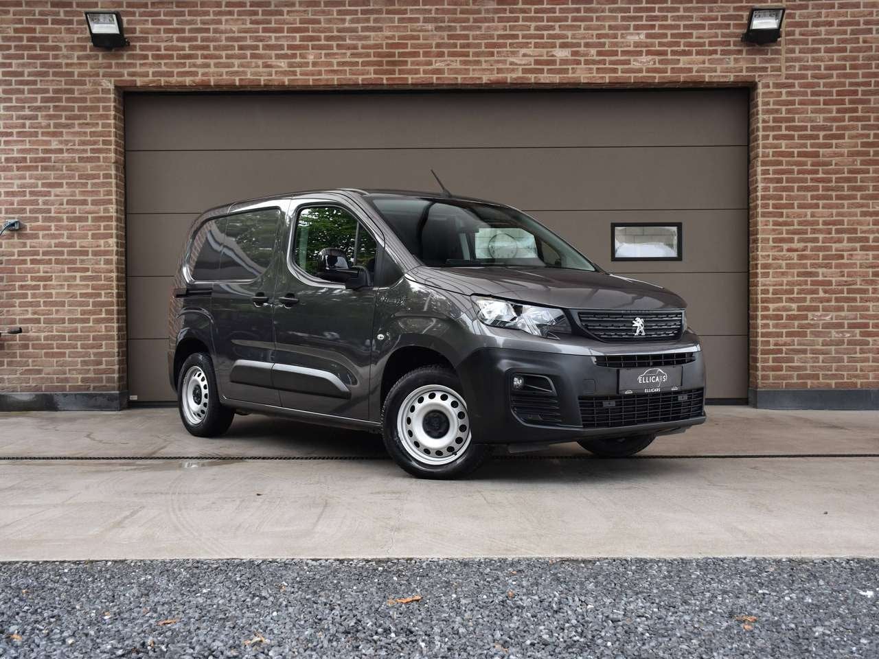Peugeot Partner 1.5 BlueHDI L1 3 ZIT / AUTOMAAT / CARPLAY /, Zwart, 1494 kg, 0 kg, https://public.car-pass.be/vhr/01369fab-148b-49c3-b4ef-21a6e8fd00cf