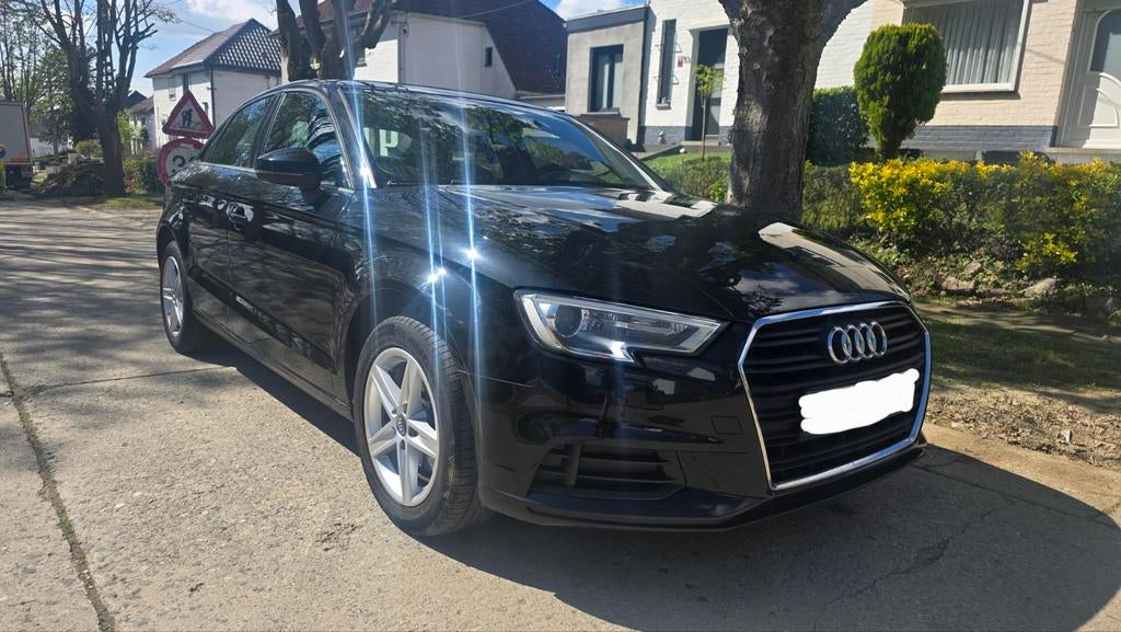 Audi a3 limousine AUTOMATIQUE DEJA PRÊT À IMMATRICULER ESSEN, Auto's, Automaat, Euro 6, Multifunctioneel stuurwiel, Particulier
