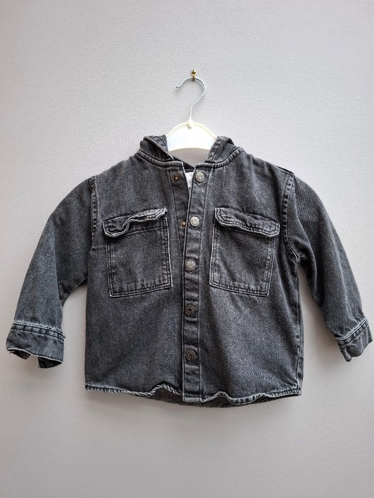 Veste en jeans Zara / 24-36 mois / 92 cm, Enfants & Bébés, Vêtements enfant | Taille 92, Enlèvement ou Envoi, Zara, Garçon ou Fille