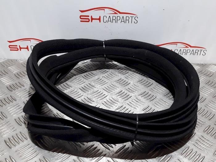 Portierrubber 4Deurs links-achter van een Mercedes C-Klasse, Gebruikt, -, Ophalen of Verzenden, -