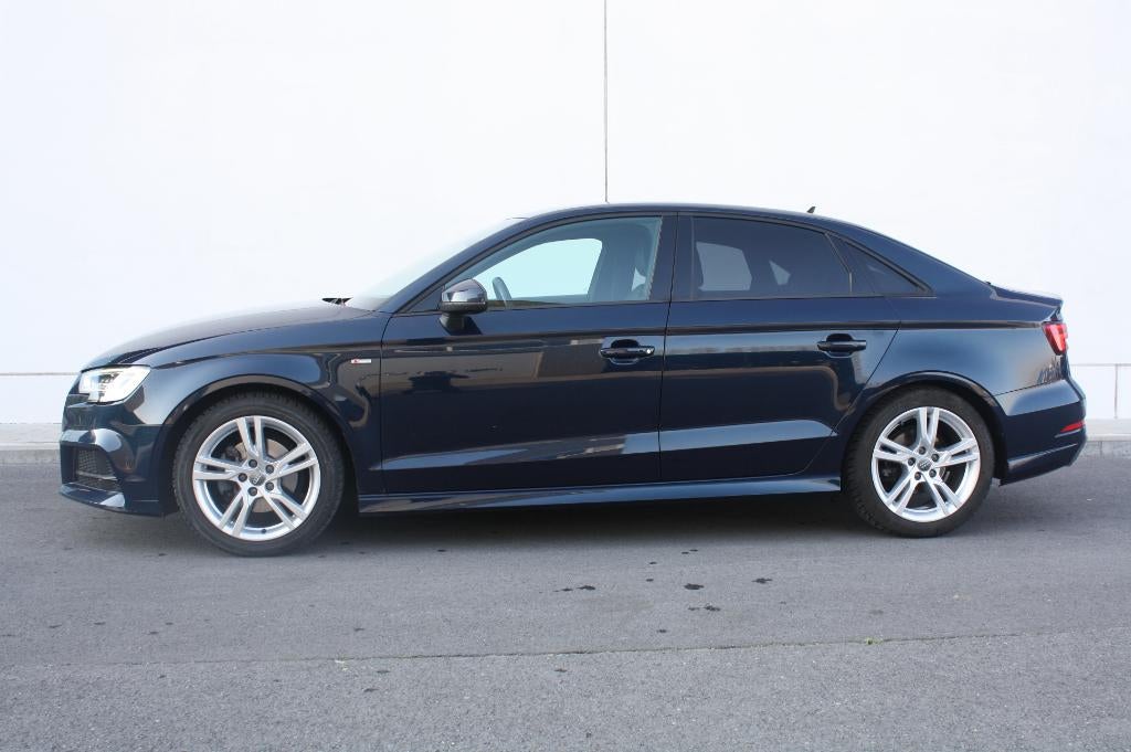 Audi A3 Limousine 35 TFSI 150 S-Line | Heated Leather Seats, Auto's, Voorwielaandrijving, 4 deurs, 1498 cc, 4 cilinders