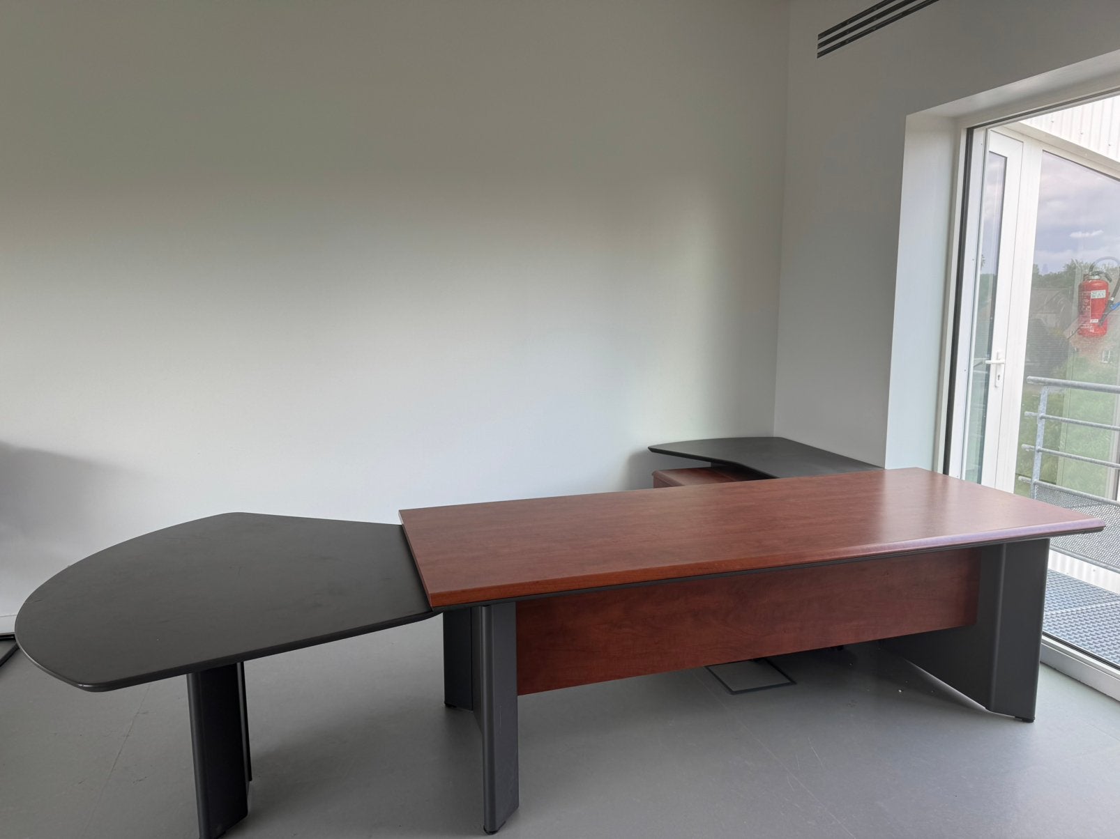 Grand bureau et 2 commodes, Autres marques, Classique, Bois, Enlèvement
