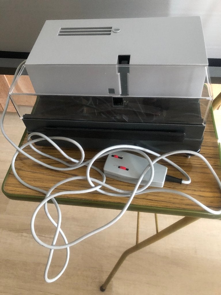 DIAPROJECTOR LEITZ + Schermdoek + tafel, Ophalen, Gebruikt, Met scherm