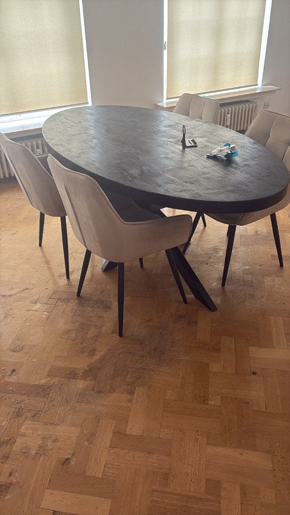 Table à manger ovale, Maison & Meubles, Quatre personnes, 150 à 200 cm, Comme neuf, Enlèvement