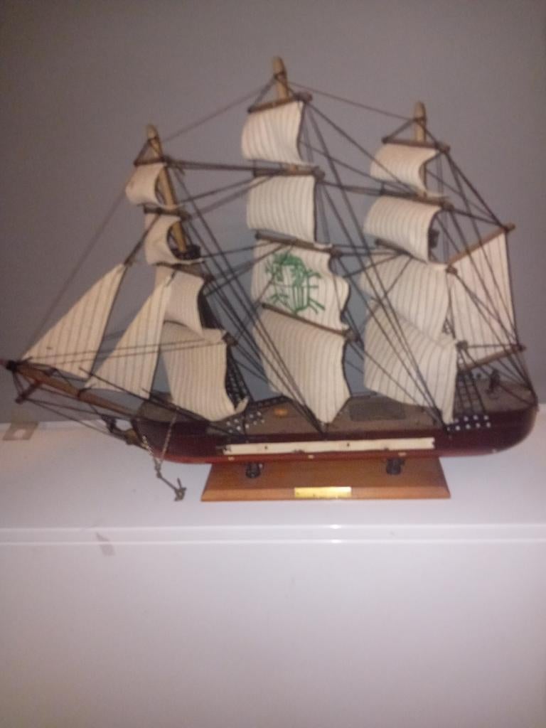 Mooi zeilschip op 2 paarden hoofdjes, Ophalen