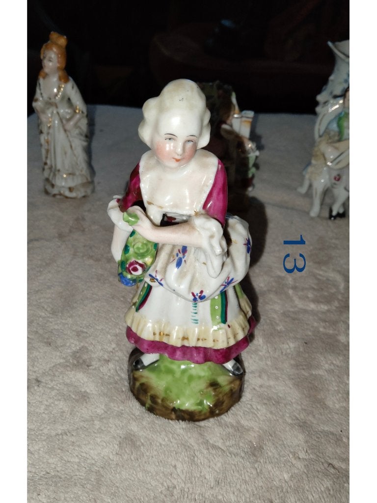 Figurine ancienne porcelaine Marquise femme fleurs, Enlèvement ou Envoi
