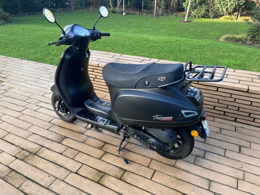 GTS Toscana Dynamic 45 km/u – 2023 – zwart, Autres marques, Comme neuf, Enlèvement, Essence