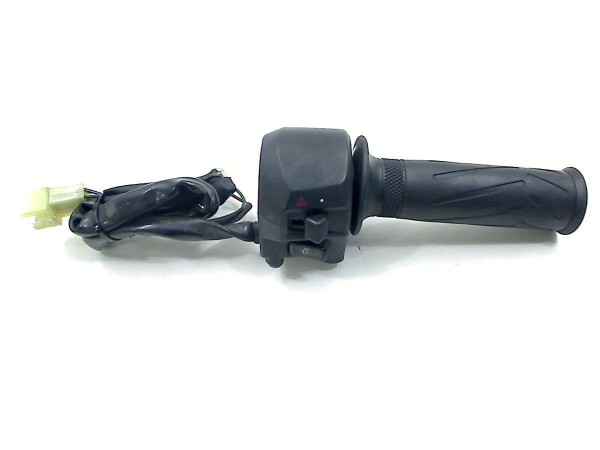 COMMUTATEUR DROIT YP 250 R X-MAX 2010-2013 (YP250R 1C0), Dhr. S. di Majo, Utilisé, Info@cama-motorparts.nl, P.J. Troelstraweg 8 8
3144 CX  MAASSLUIS, NL