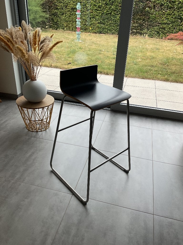 Tabouret de bar noir Sebastian de chez IKEA., 1 tabouret, Avec repose-pieds, Enlèvement, Utilisé