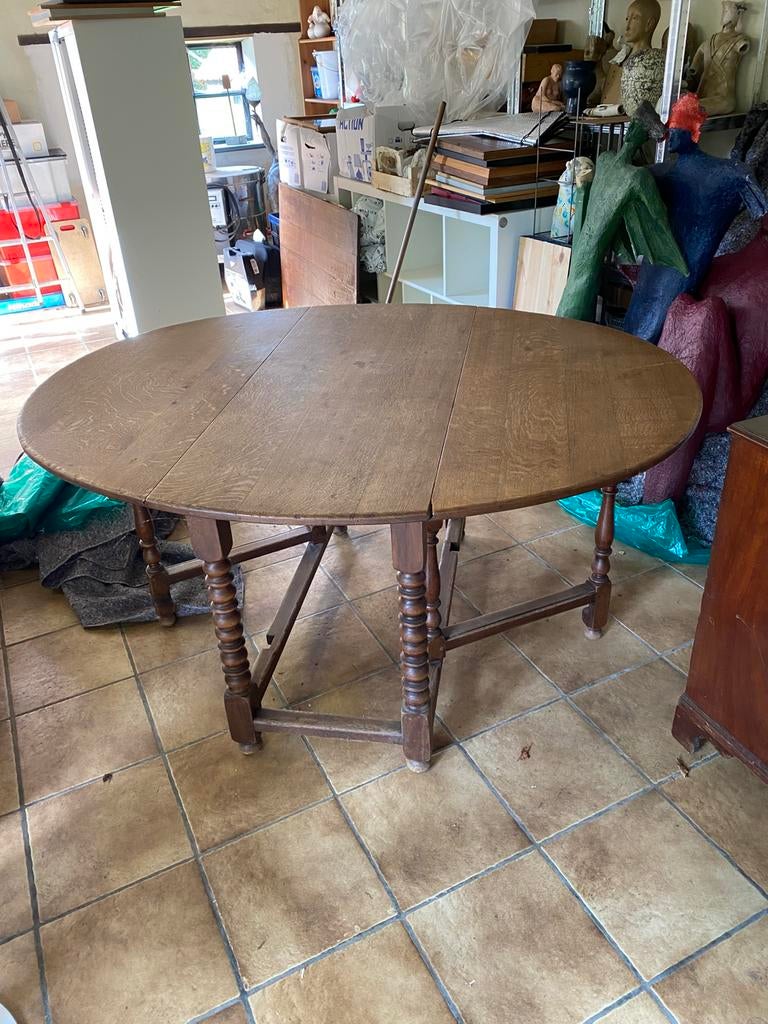 Antieke ronde tafel inklapbaar, Ophalen