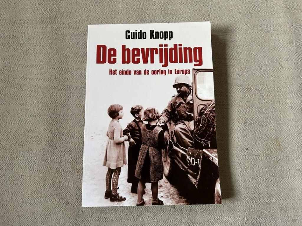De bevrijding - Guido Knopp, Boeken, Oorlog en Militair, Ophalen of Verzenden, Tweede Wereldoorlog, Gelezen, Algemeen