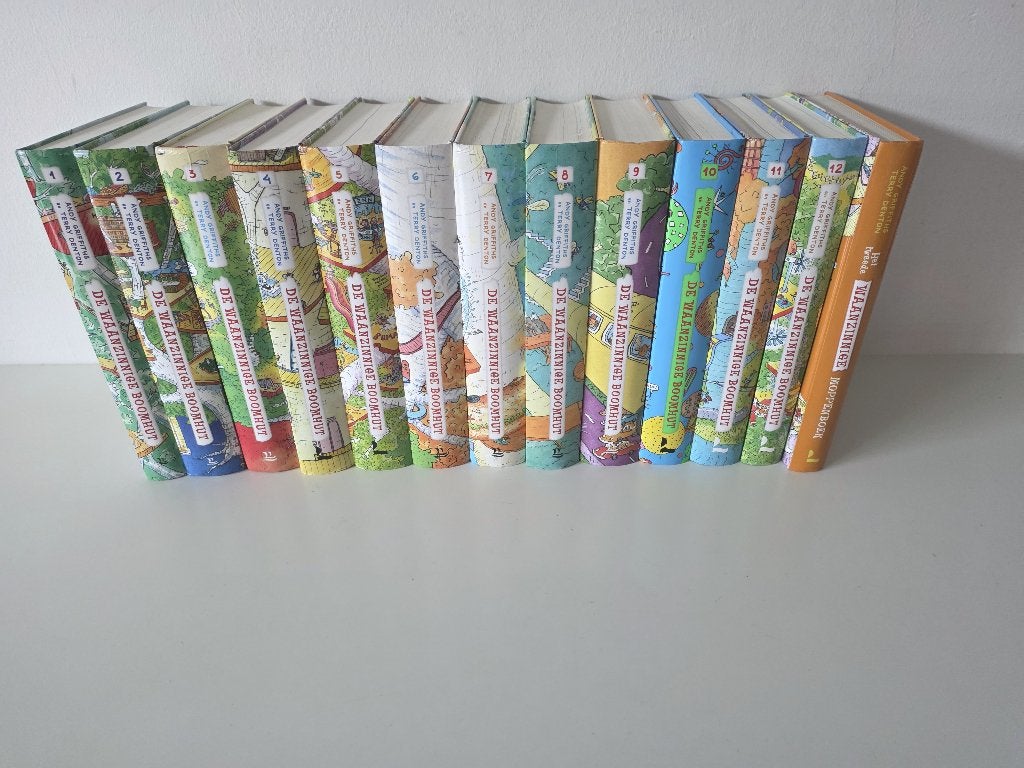 3 jeugdboeken :De Waanzinnige Boomhut 1 tem 12 + moppenboek, Ophalen of Verzenden