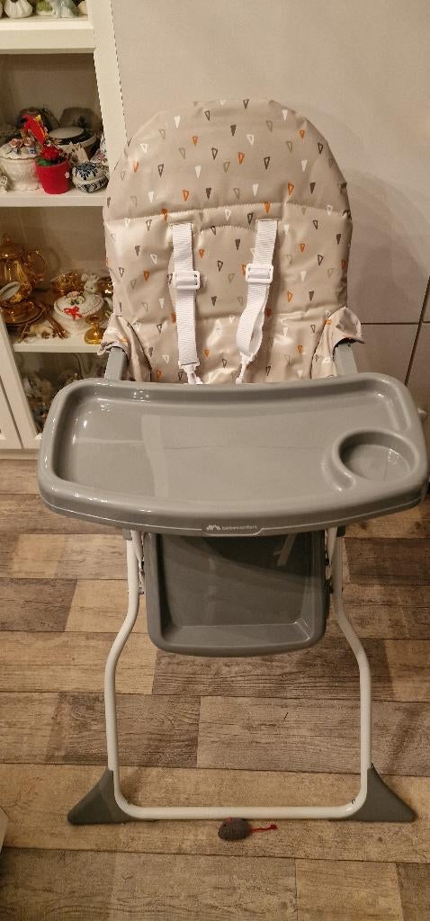 Chaise haute pour bébé lire l'annonce, Enfants & Bébés, Chaises pour enfants, Enlèvement