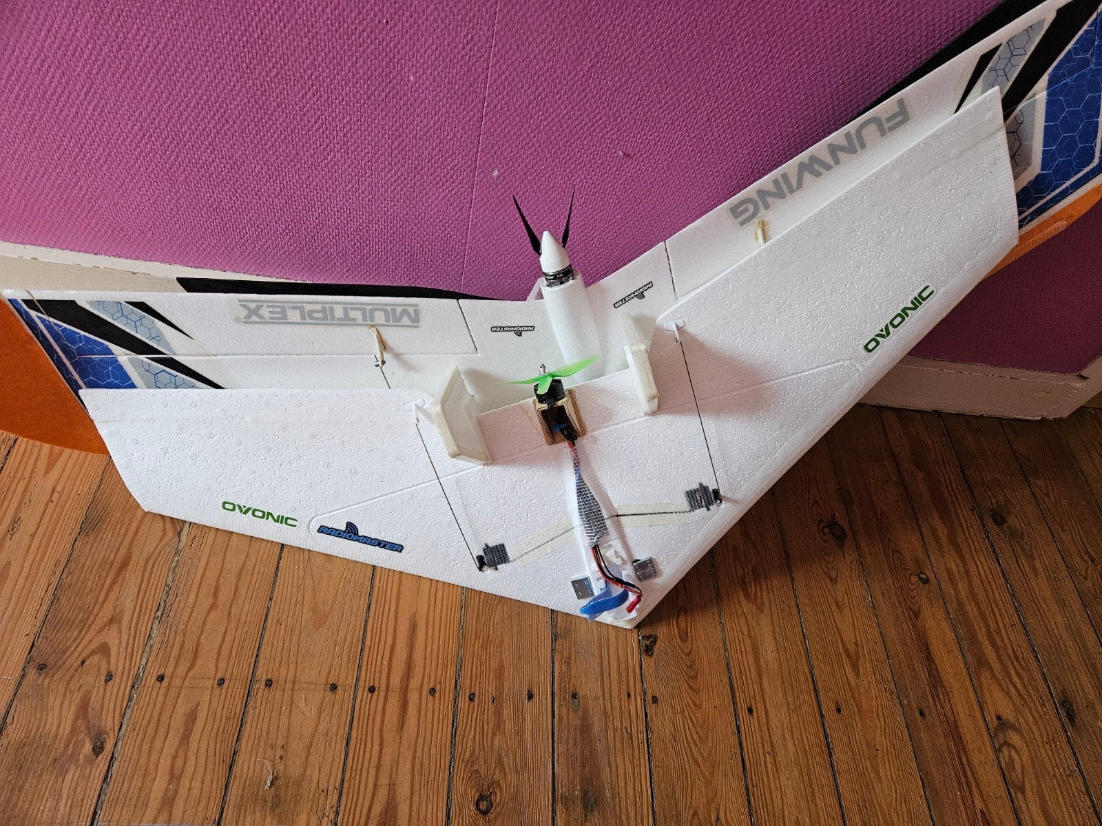 Aile volante Minibee, Enlèvement, Utilisé, Électro, RTF (Ready to Fly)