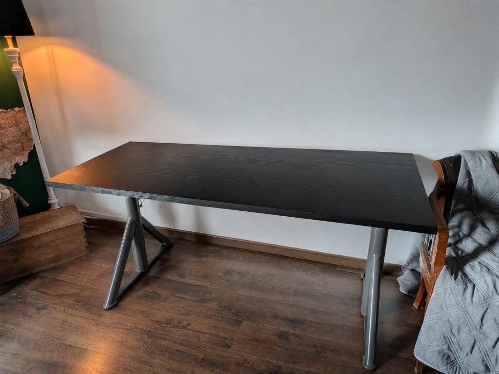 Ikea standing desk, Maison & Meubles, 160 cm, Bureau d'ordinateur, Électrique, Utilisé