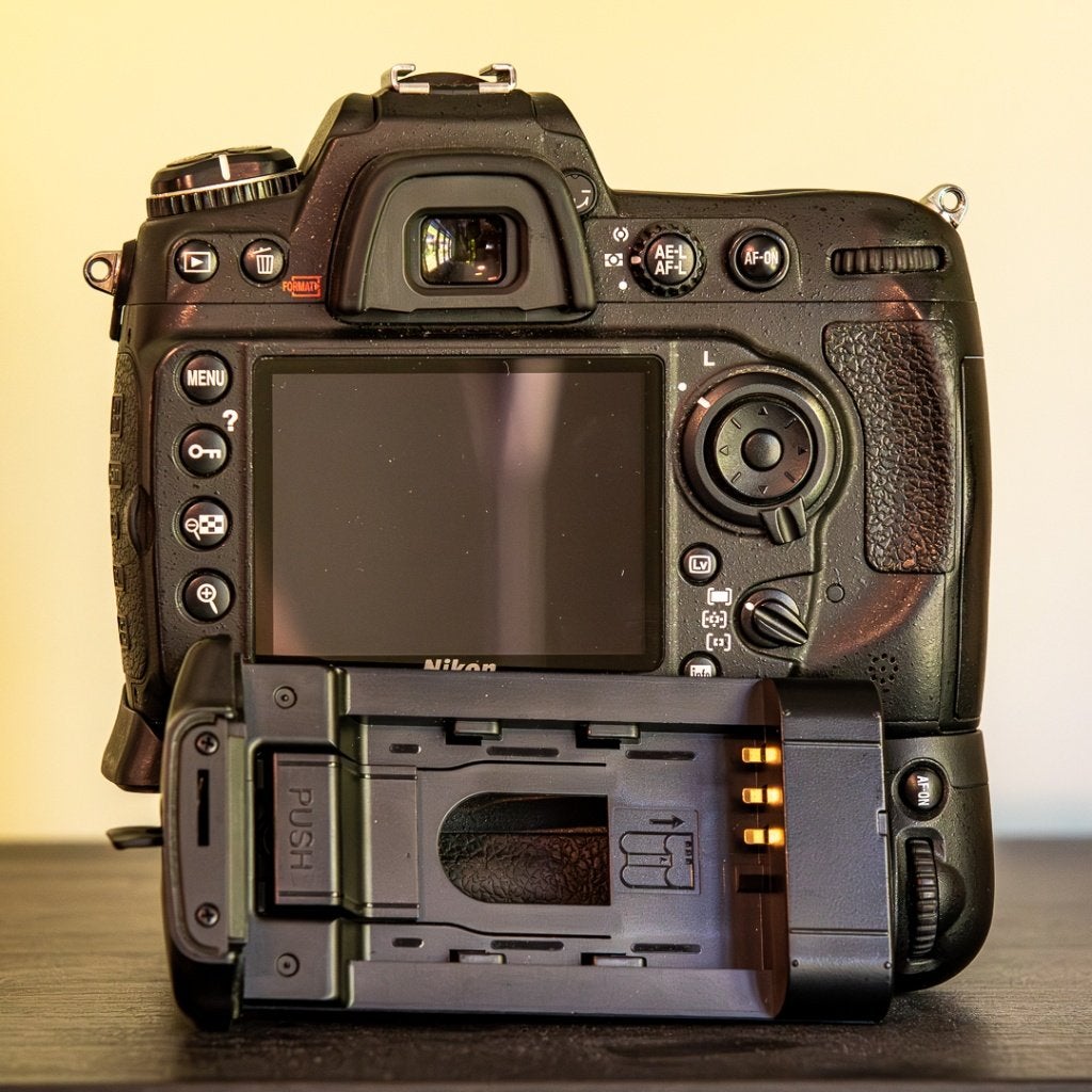 Nikon d300s met batterypack nikon mb d10, TV, Hi-fi & Vidéo, Sans zoom optique, 12 mégapixels, Comme neuf, Enlèvement