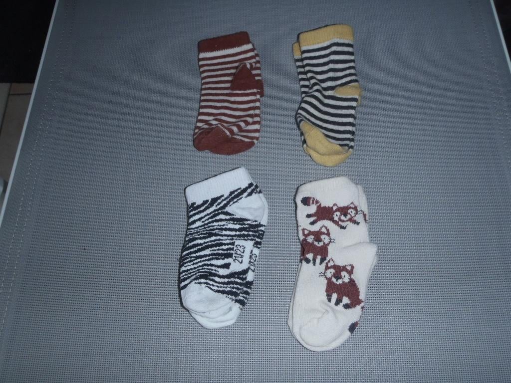 1 lot de 4 paires de chaussettes taille 17/19, Enlèvement ou Envoi, Comme neuf, Garçon, Chaussettes