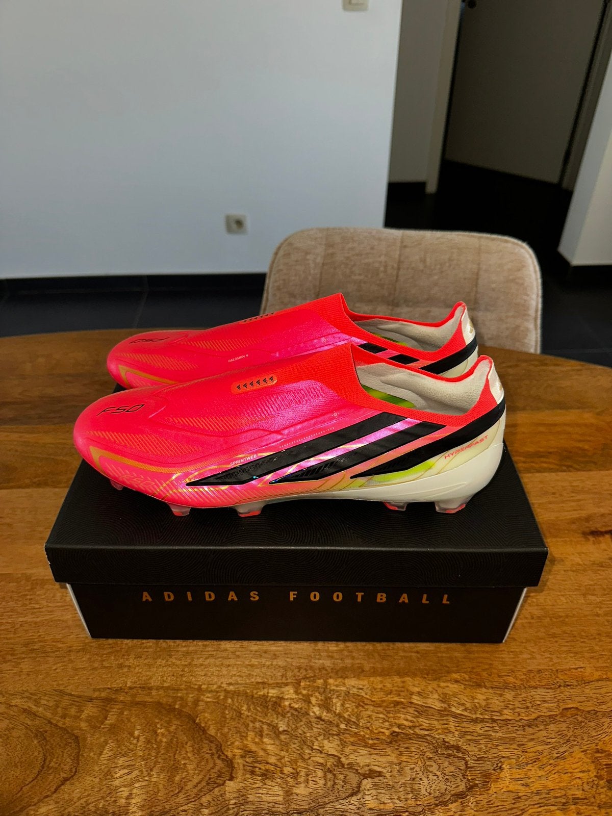 Adidas F50 World Cup Voetbalschoenen - maat 46, Sport en Fitness, Ophalen of Verzenden, Zo goed als nieuw, Schoenen
