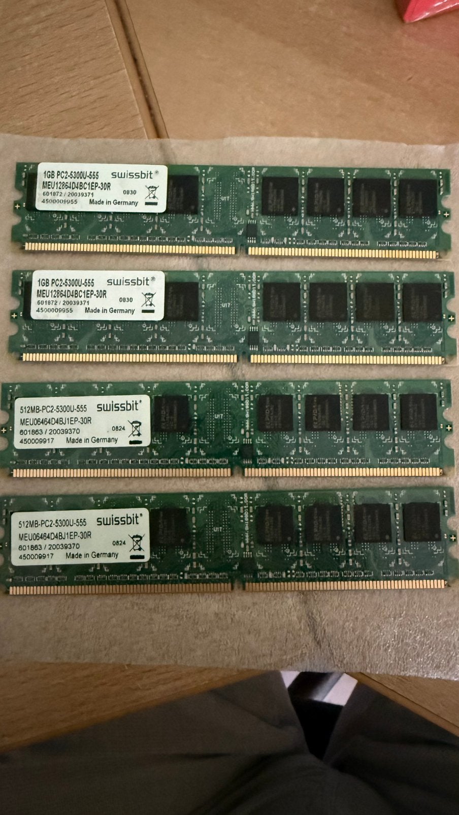 4x DDR2 RAM geheugen Swissbit PC2-5300U (3 GB totaal), Computers en Software, Ophalen of Verzenden, DDR2, Desktop, Gebruikt